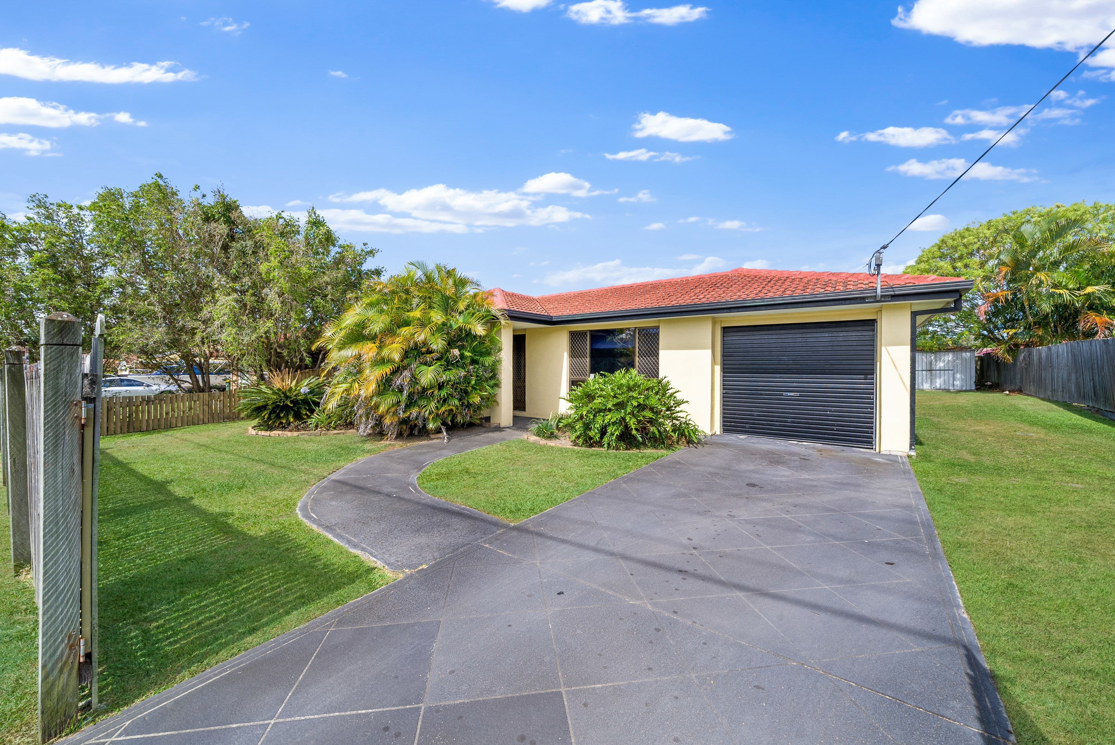 27 Lipscombe Road, Deception Bay QLD 4508, Deception Bay - Image 1