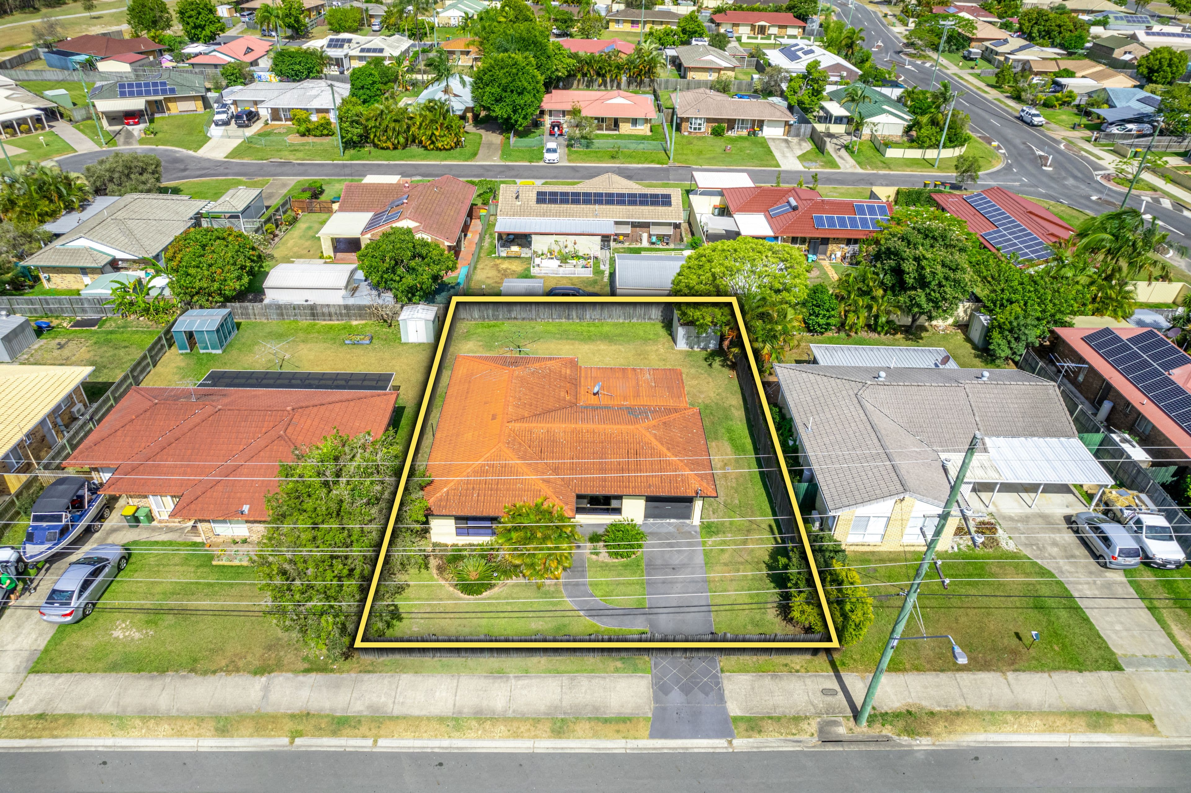27 Lipscombe Road, Deception Bay QLD 4508, Deception Bay - Thumbnail 2