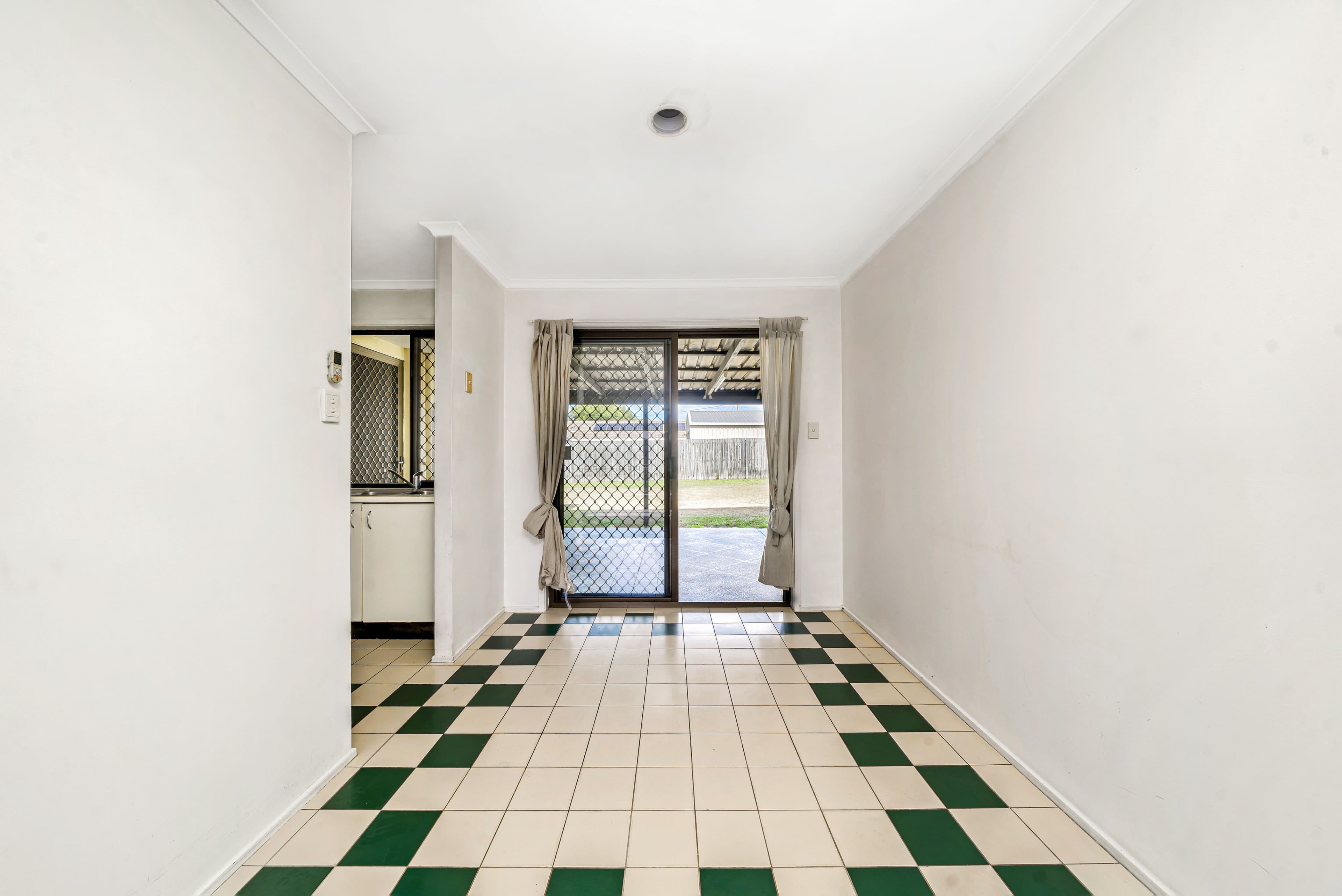 27 Lipscombe Road, Deception Bay QLD 4508, Deception Bay - Thumbnail 6