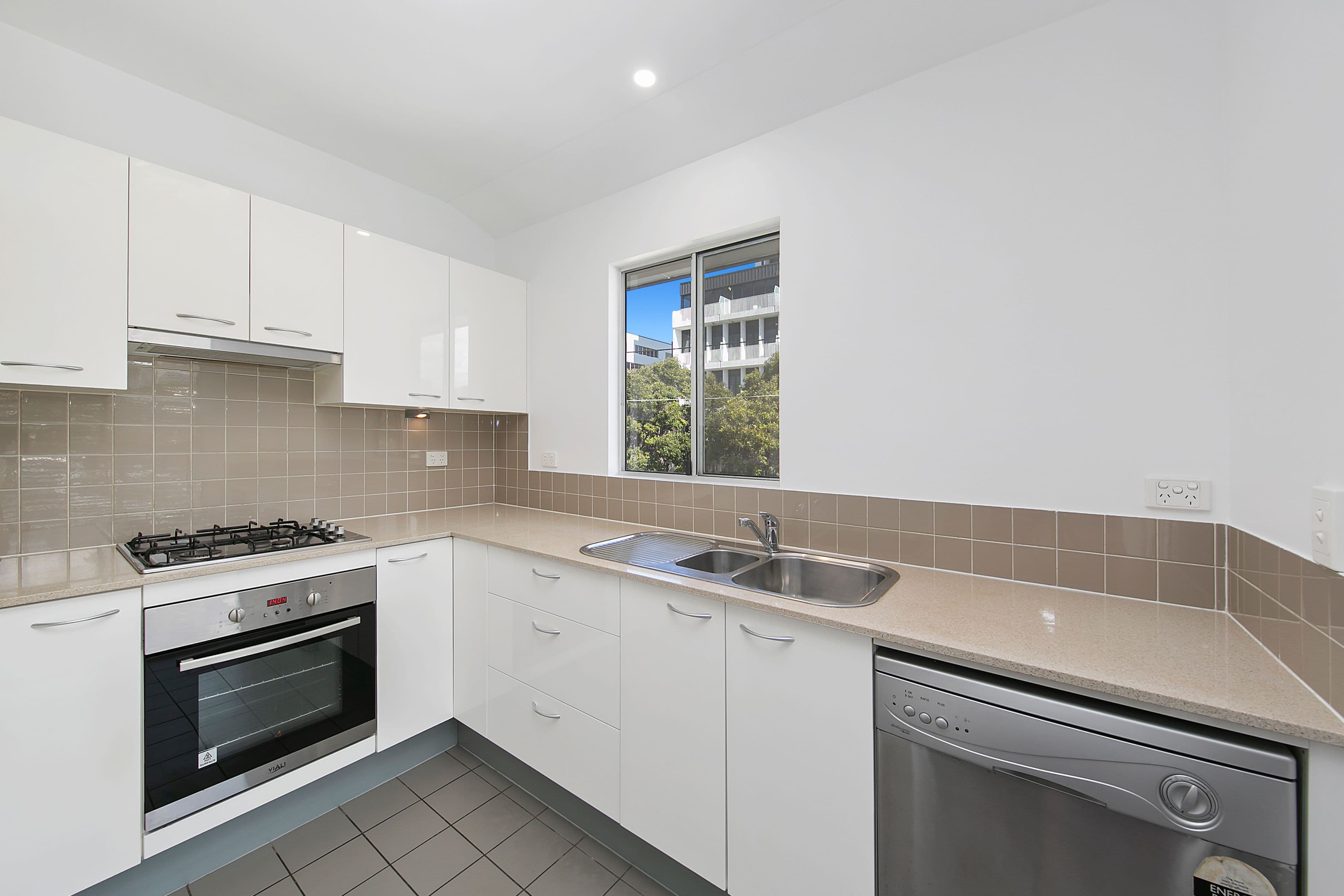 122 Fortescue Street, Spring Hill QLD 4000, Spring Hill - Thumbnail 5