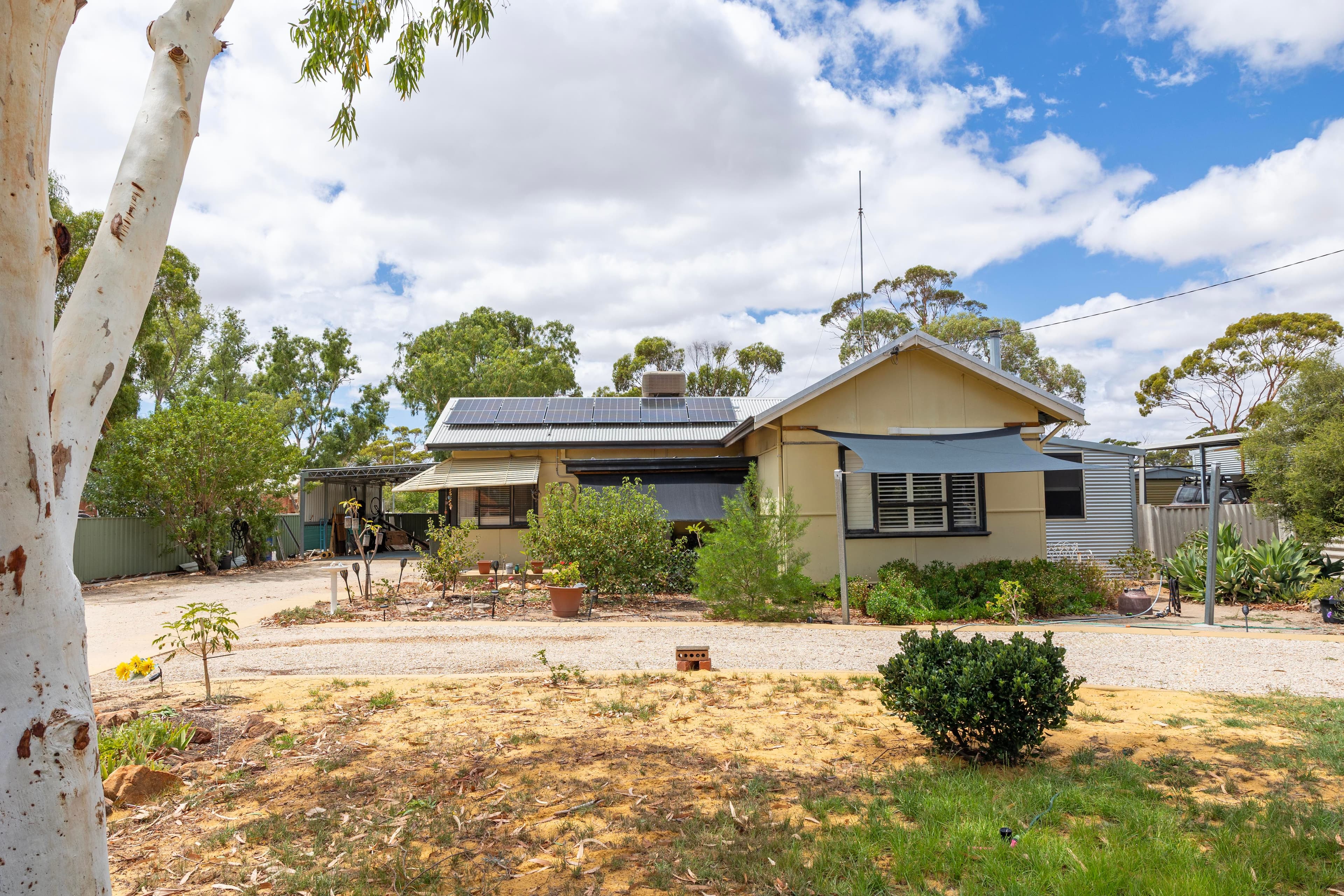 25 Roberts Street, Moora WA 6510, Moora - Image 1
