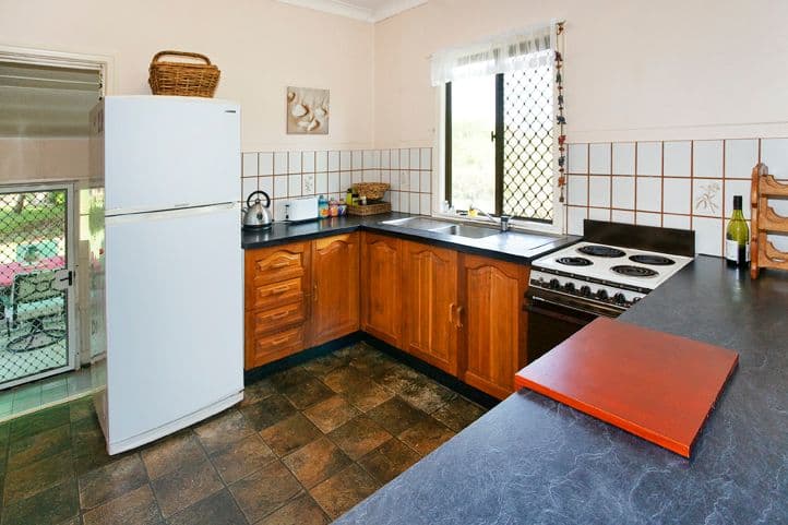10 Sturgeon Street, REDCLIFFE QLD 4020, Redcliffe - Thumbnail 3