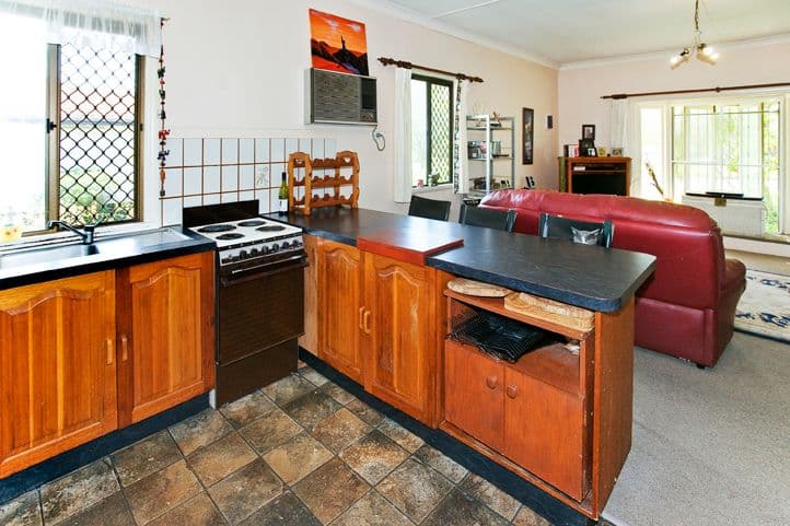 10 Sturgeon Street, REDCLIFFE QLD 4020, Redcliffe - Thumbnail 7