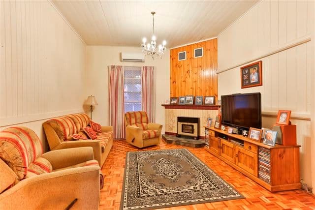 16 Gatfield Street, NEWTOWN QLD 4350, Newtown - Thumbnail 2