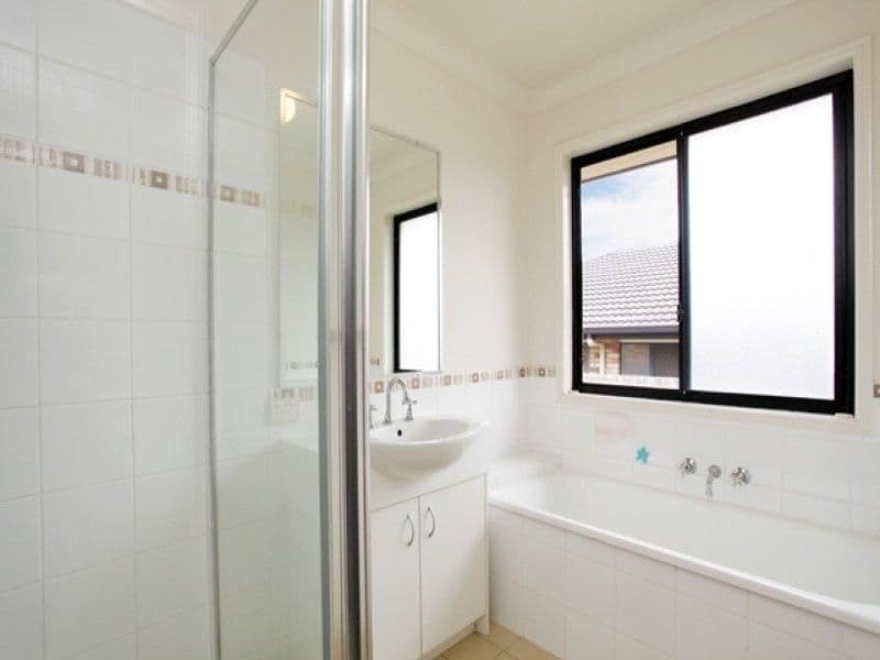 24 Golden Crest Place, BELLBOWRIE QLD 4070, Bellbowrie - Thumbnail 7