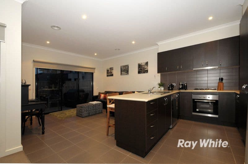 16 Lexington Square, SANDHURST VIC 3977, Sandhurst - Thumbnail 2