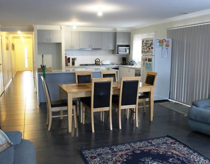 5 Azalea Avenue, PAKENHAM VIC 3810, Pakenham - Thumbnail 2