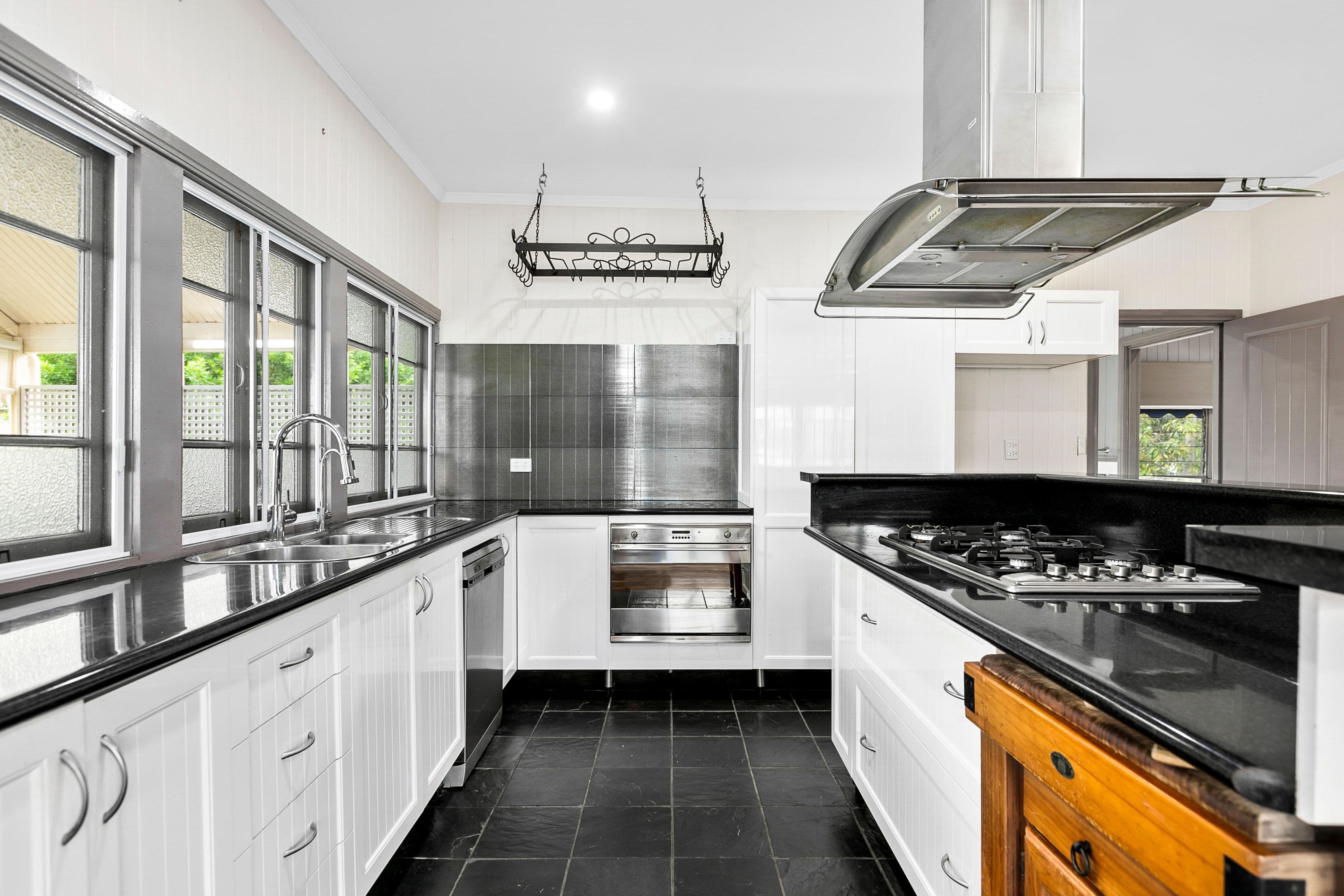 322 Torquay Terrace, Torquay QLD 4655, Torquay - Thumbnail 4
