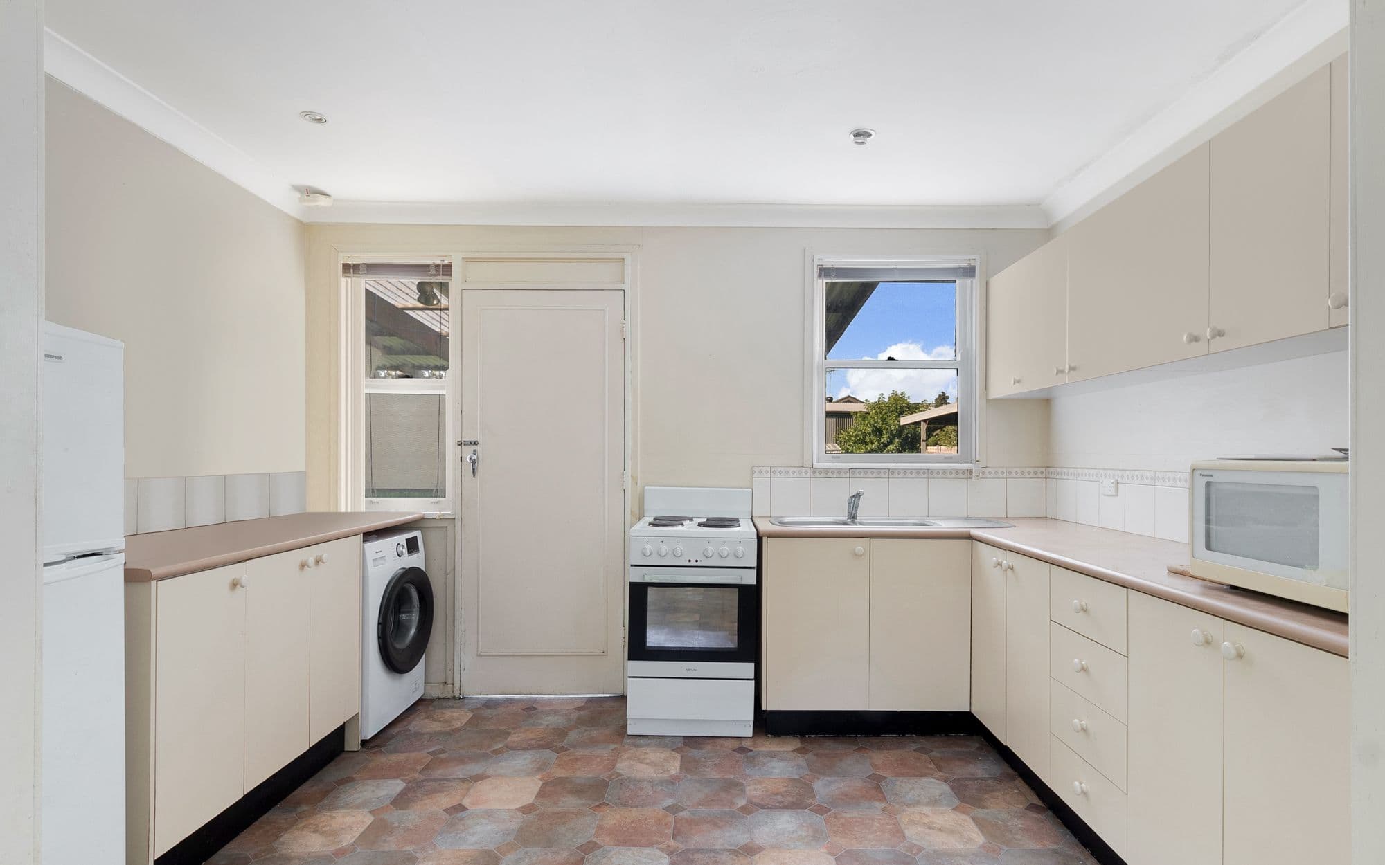 4 Bailley Street, Leumeah NSW 2560, Leumeah - Thumbnail 2