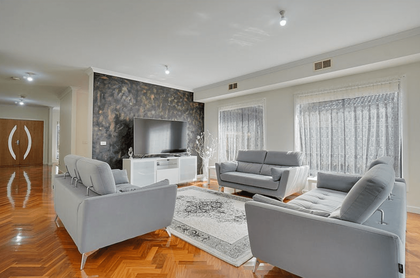 4 Bitola Grove, Lalor VIC 3075, Lalor - Thumbnail 2