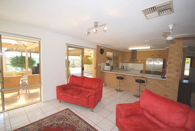 2 Dalaroo Court, COOLOONGUP WA 6168, Cooloongup - Thumbnail 3