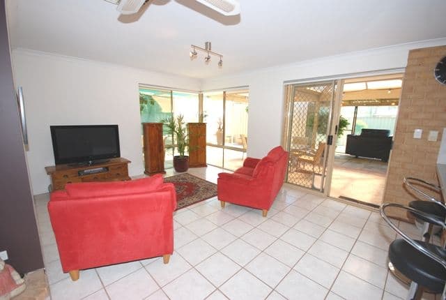 2 Dalaroo Court, COOLOONGUP WA 6168, Cooloongup - Thumbnail 6