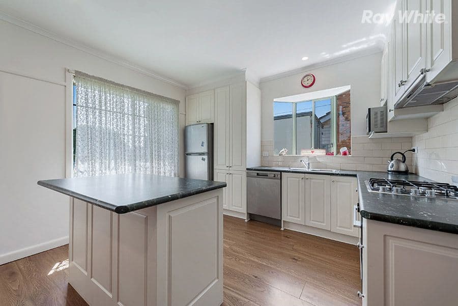 33 McMahon Road, Reservoir VIC 3073, Reservoir - Thumbnail 5