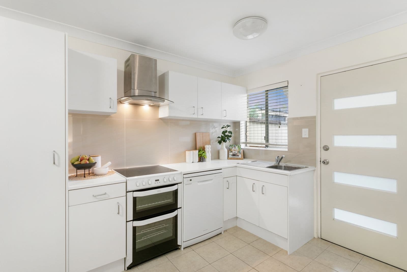 32 Georgina Street, Woody Point QLD 4019, Woody Point - Thumbnail 5