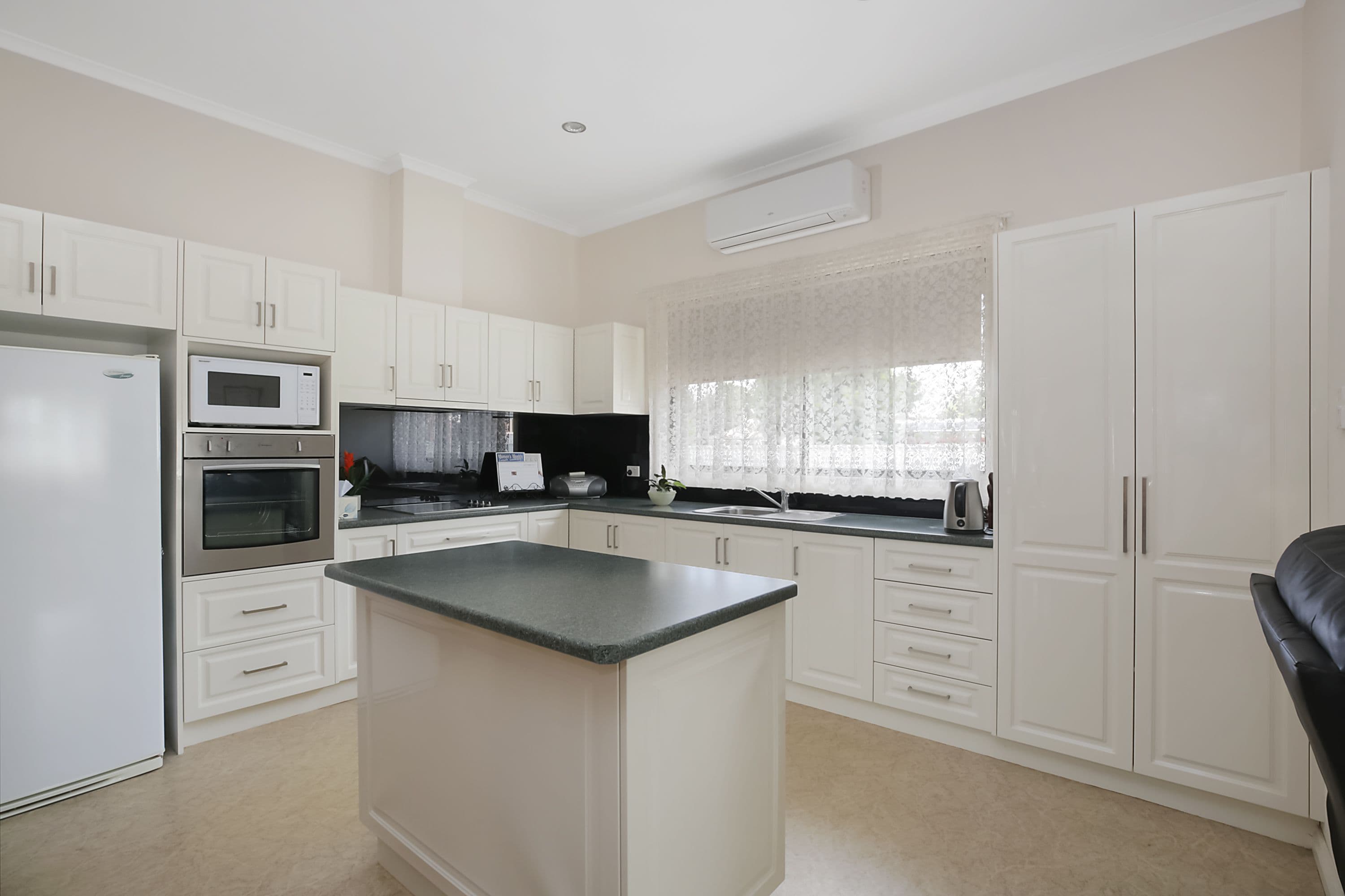 23 Leura Street, Camperdown VIC 3260, Camperdown - Thumbnail 3