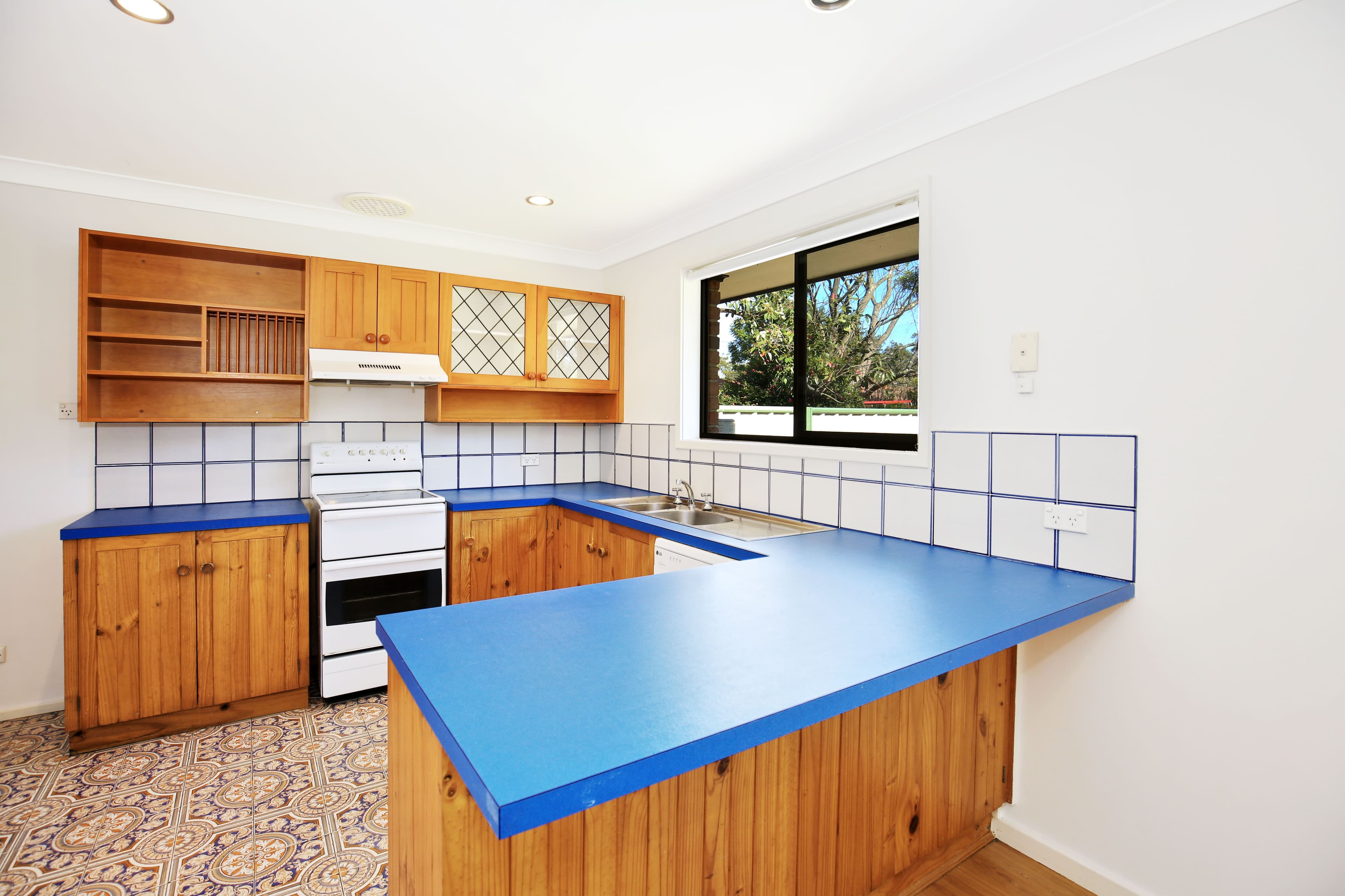 921/455d Captain Cook Drive, Woolooware - Thumbnail 2