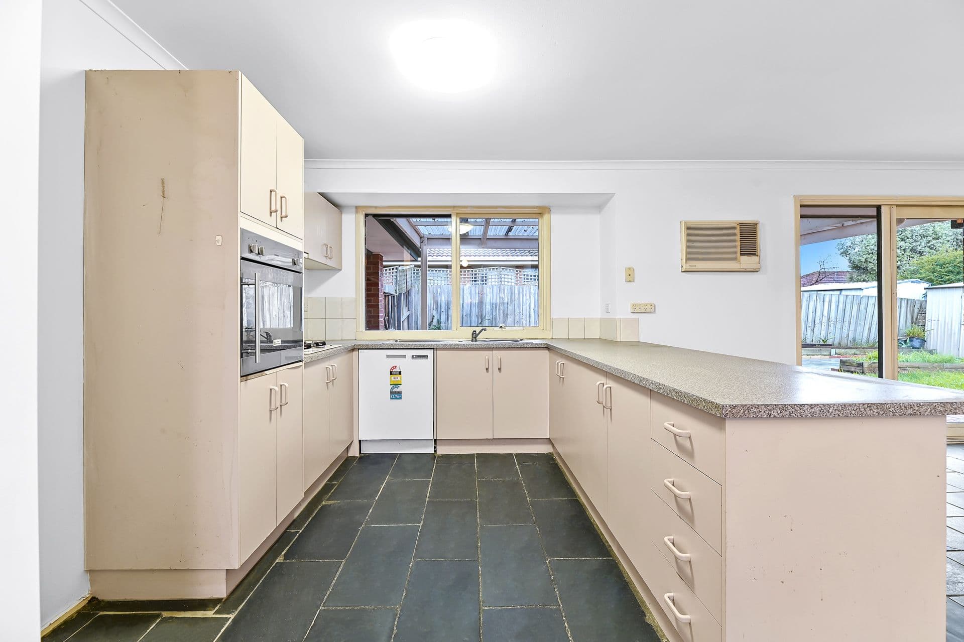 12 Wilmott Close, Berwick VIC 3806, Berwick - Thumbnail 5