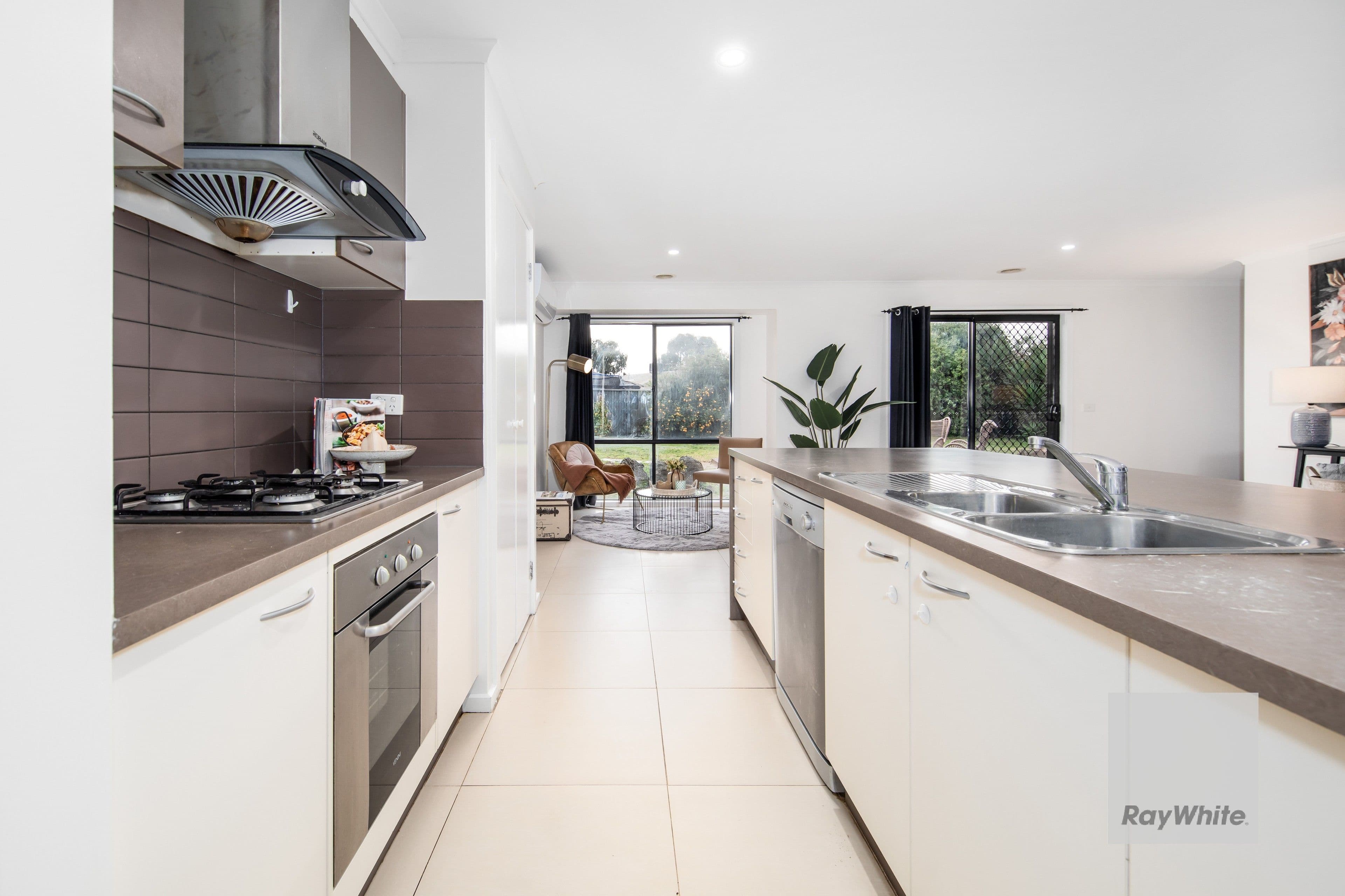 6 Raby Place, Deer Park VIC 3023, Deer Park - Thumbnail 2
