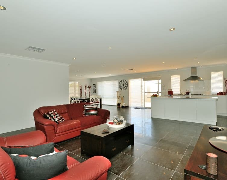1 Carrow Bend, BALDIVIS WA 6171, Baldivis - Thumbnail 3