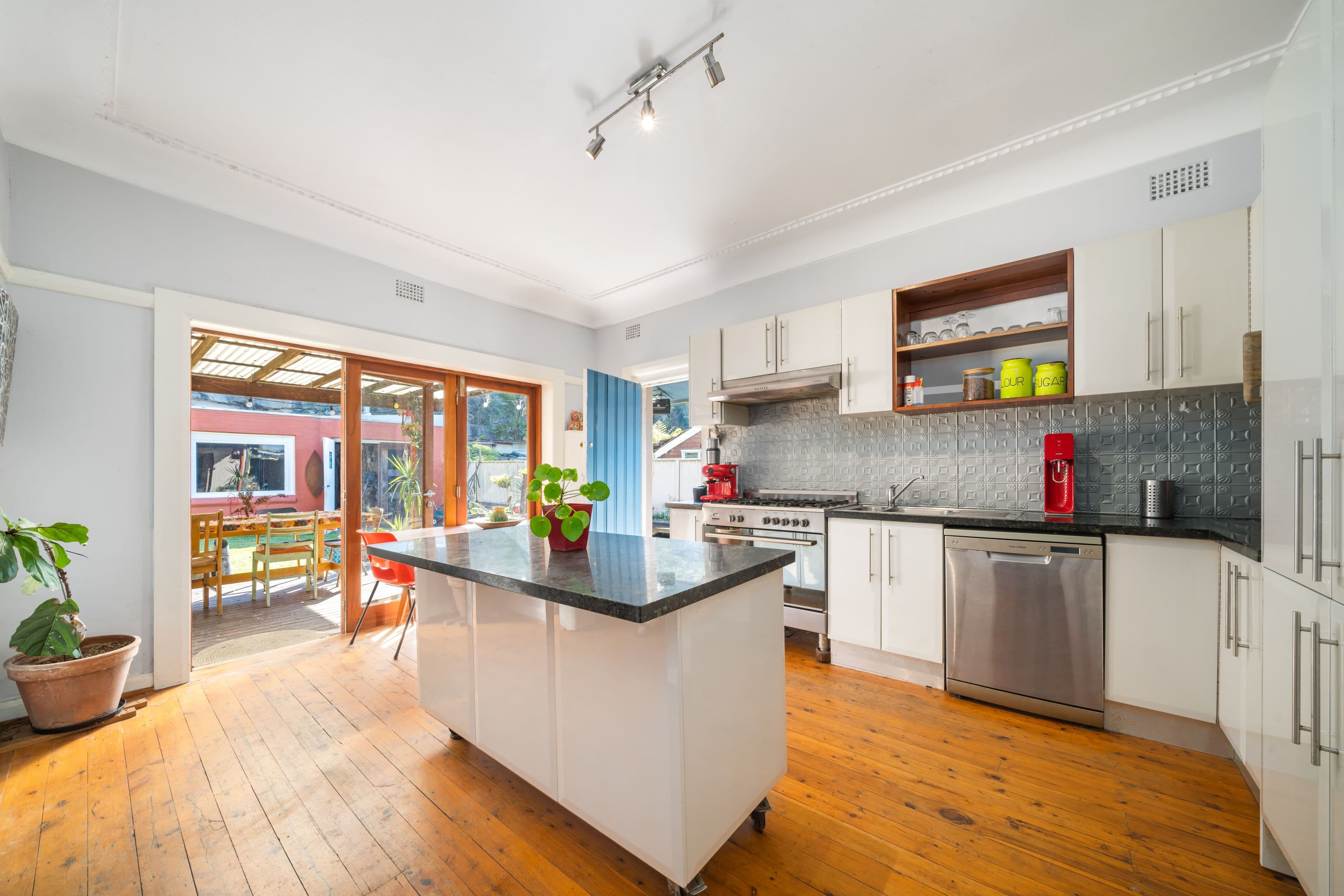 10 Carboona Avenue, Earlwood NSW 2206, Earlwood - Thumbnail 3