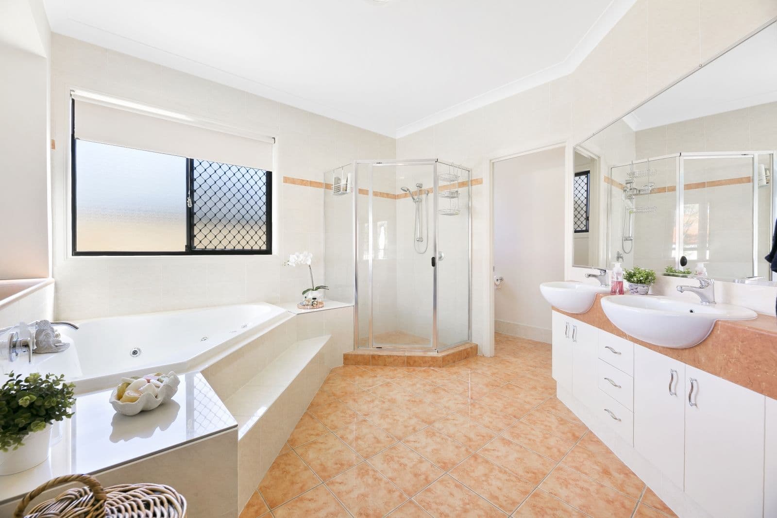 34 Nottinghill Gate Drive, Arundel QLD 4214, Arundel - Thumbnail 8