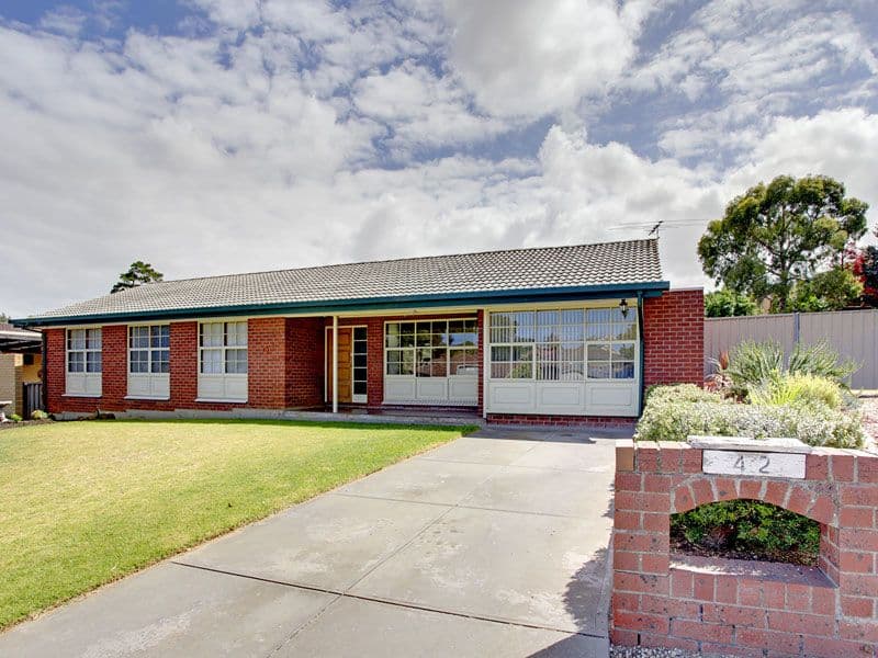 42 Haseldene Drive, CHRISTIE DOWNS SA 5164, Christie Downs - Image 1