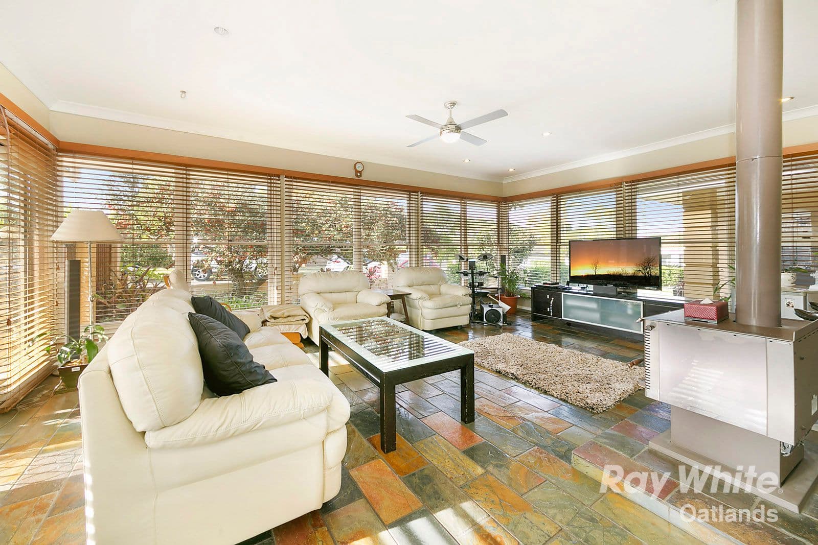 27 Oatlands Crescent, Oatlands - Thumbnail 3