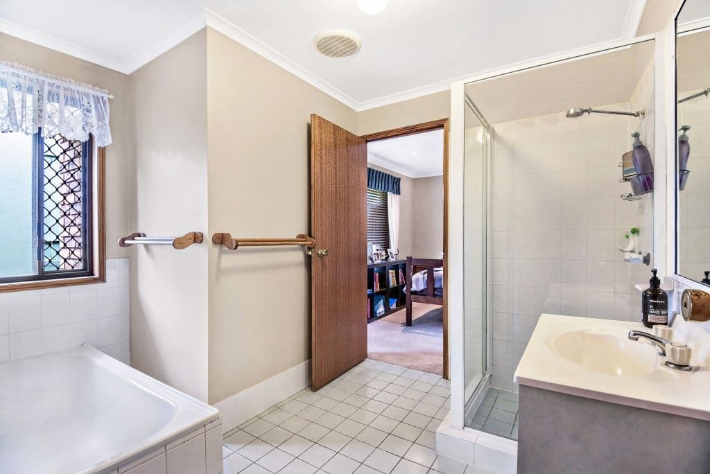 100 Lochlomond Drive, Banora Point - Thumbnail 4