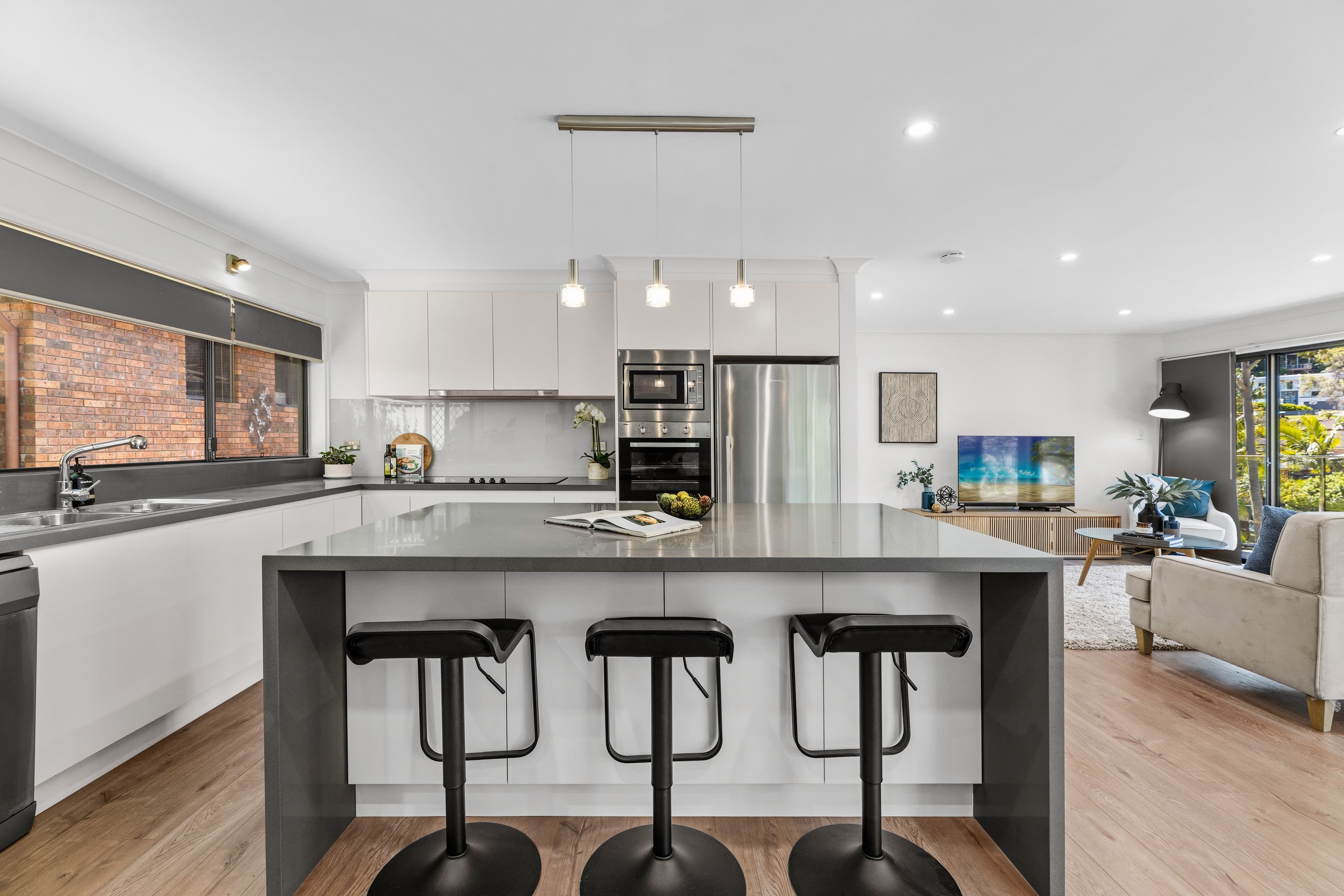 6 Clough Avenue, Illawong NSW 2234, Illawong - Thumbnail 2