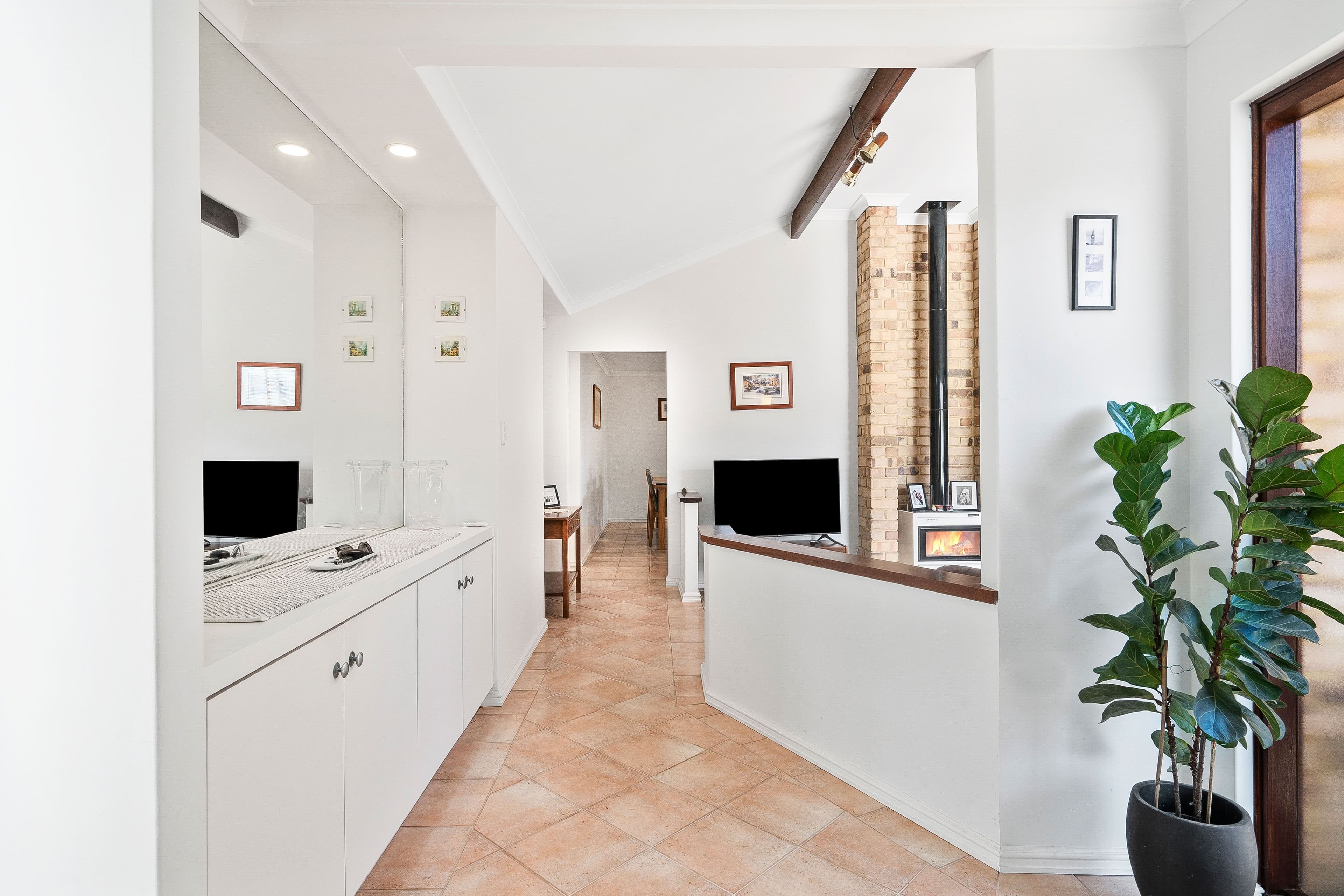 4 Whiting Court, Sorrento WA 6020, Sorrento - Thumbnail 2