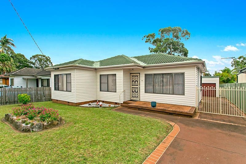 22 Deakin Street, Oak Flats - Image 1