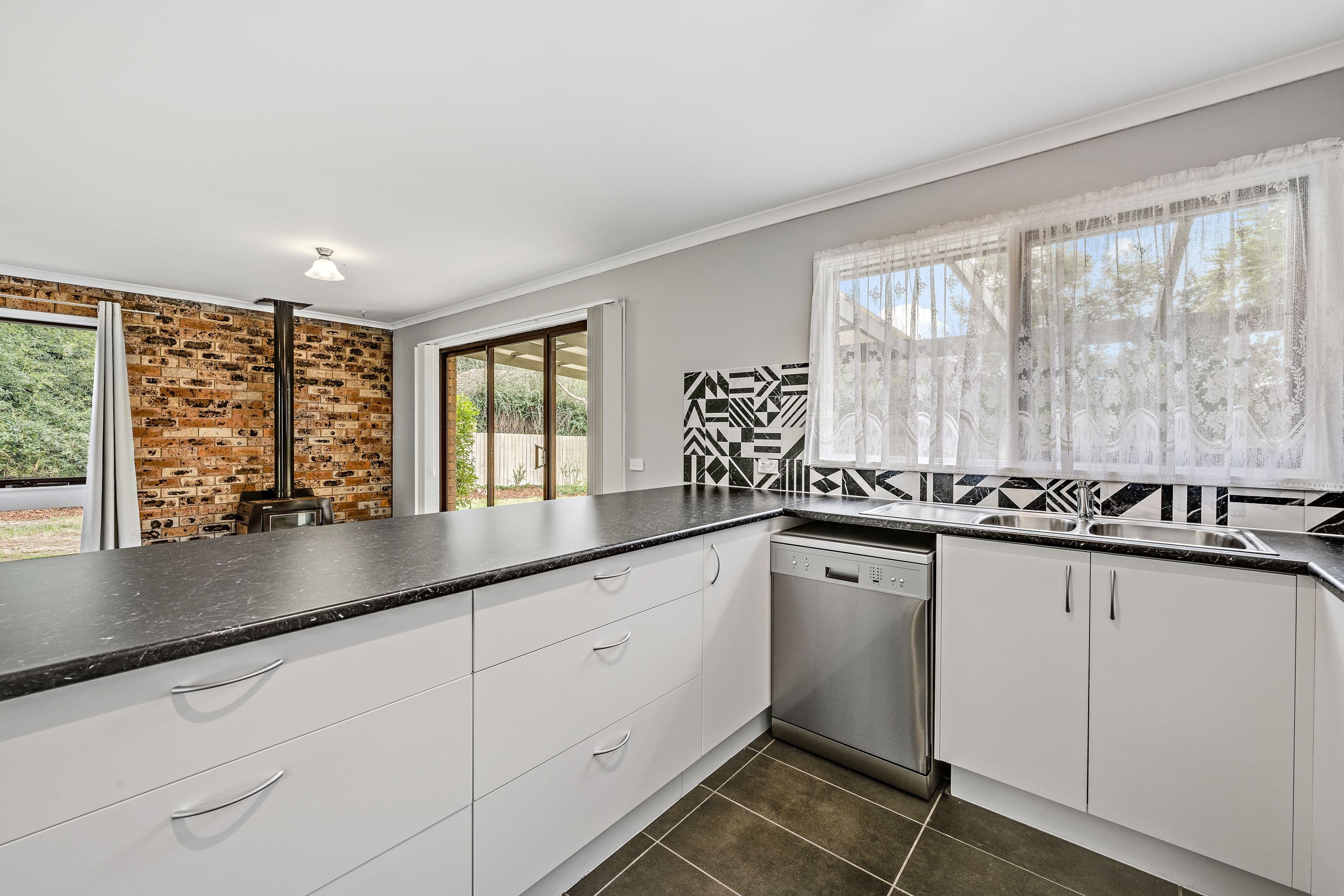 27 Lyall Crescent, Kambah ACT 2902, Kambah - Thumbnail 7