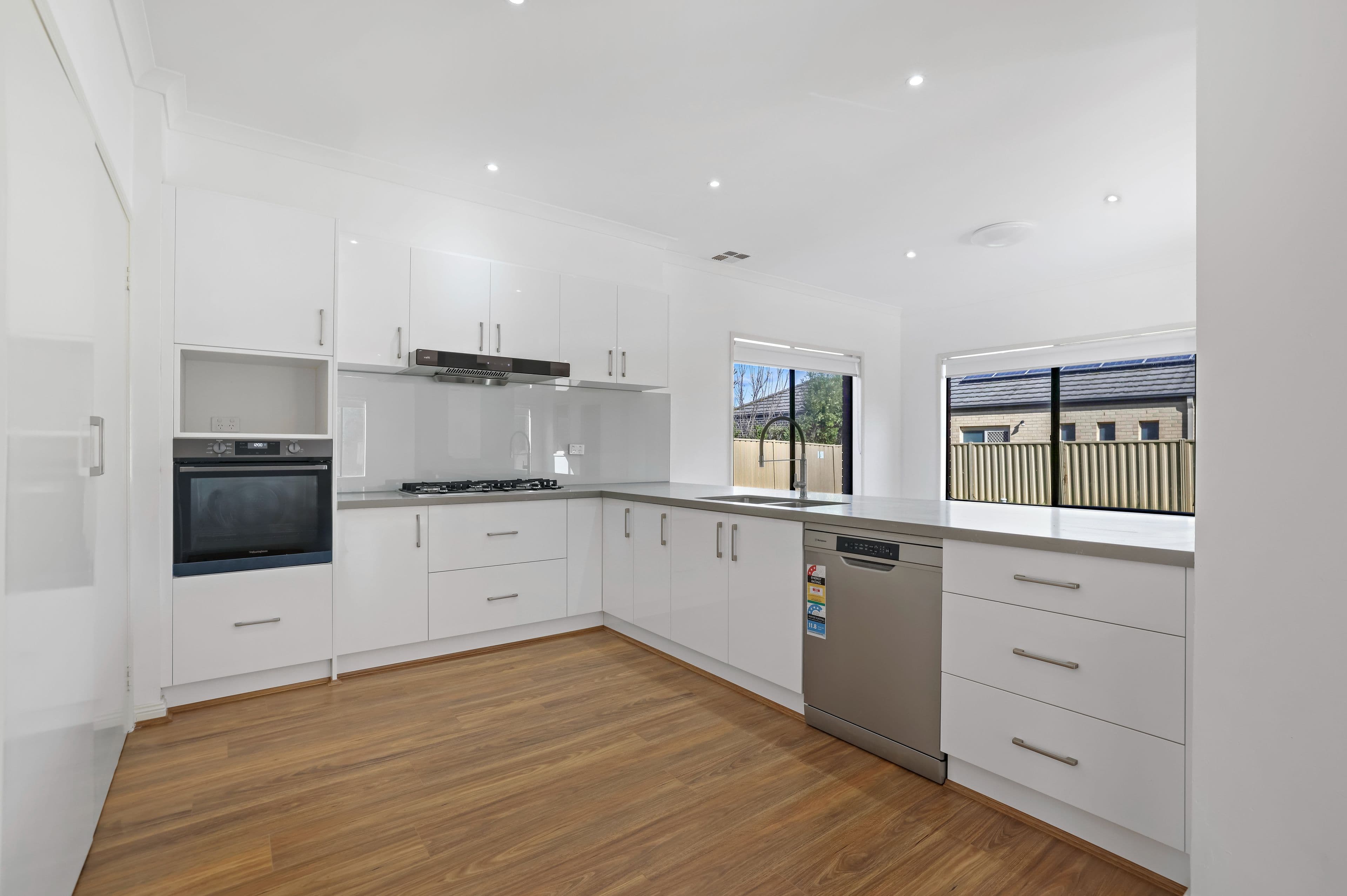 7 Studley Park Way, Caroline Springs VIC 3023, Caroline Springs - Thumbnail 2
