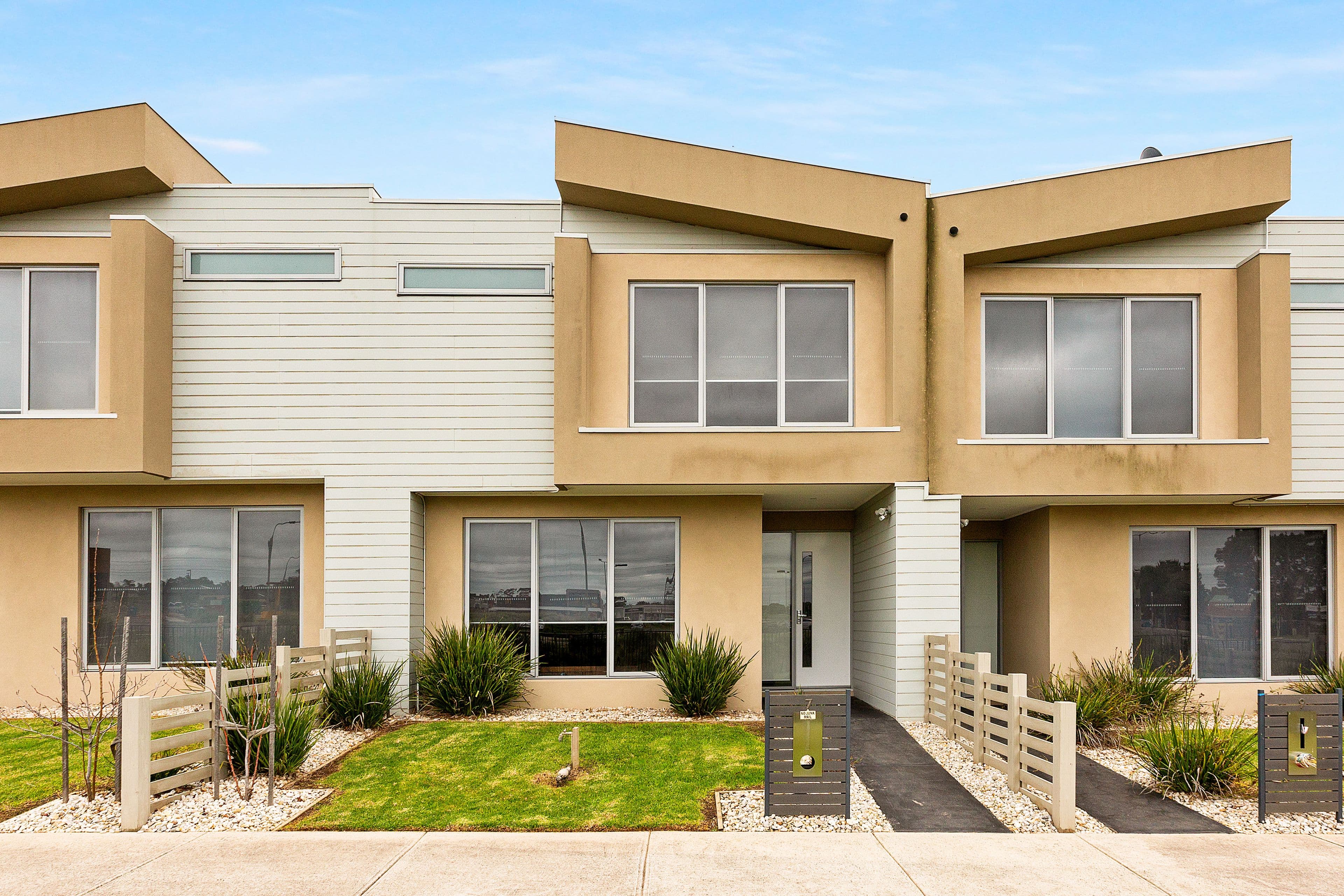 7 Ronneback Walk, Cranbourne VIC 3977, Cranbourne - Image 1