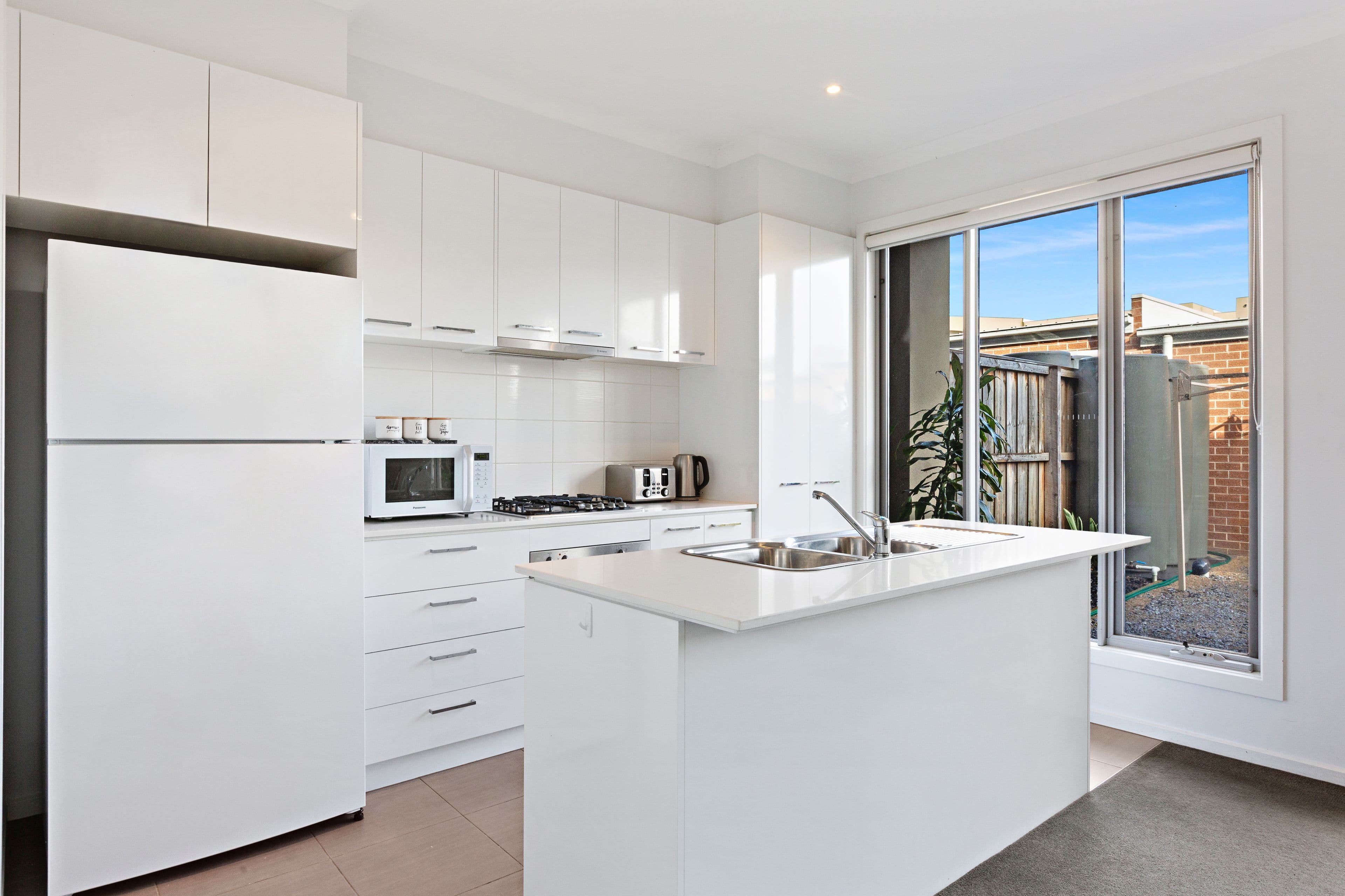 7 Ronneback Walk, Cranbourne VIC 3977, Cranbourne - Thumbnail 3