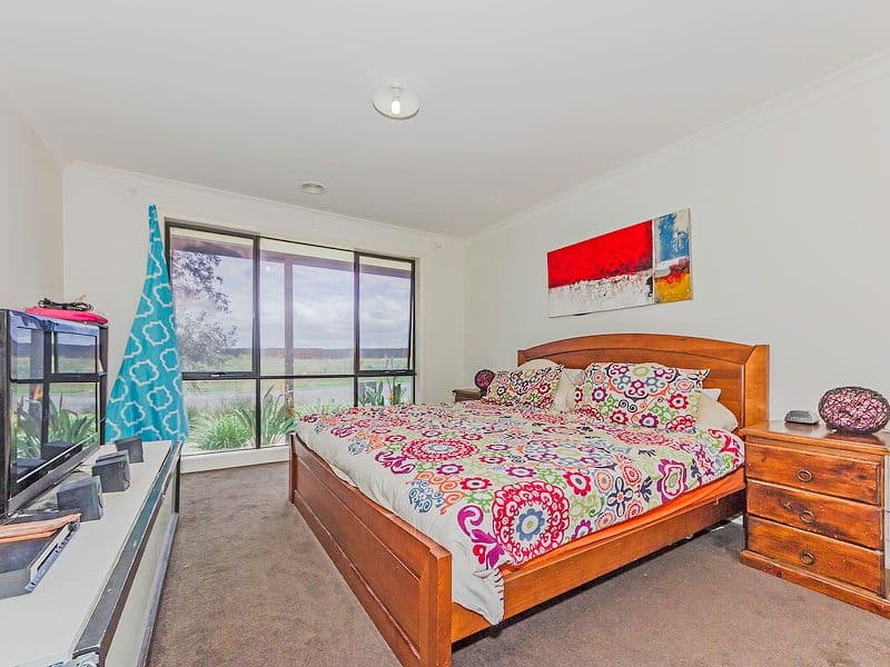 28 Cranwell Way, Wyndham Vale VIC 3024, Wyndham Vale - Thumbnail 2