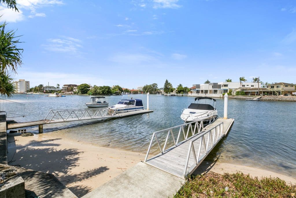 10 Ray Street, Runaway Bay QLD 4216, Runaway Bay - Thumbnail 2