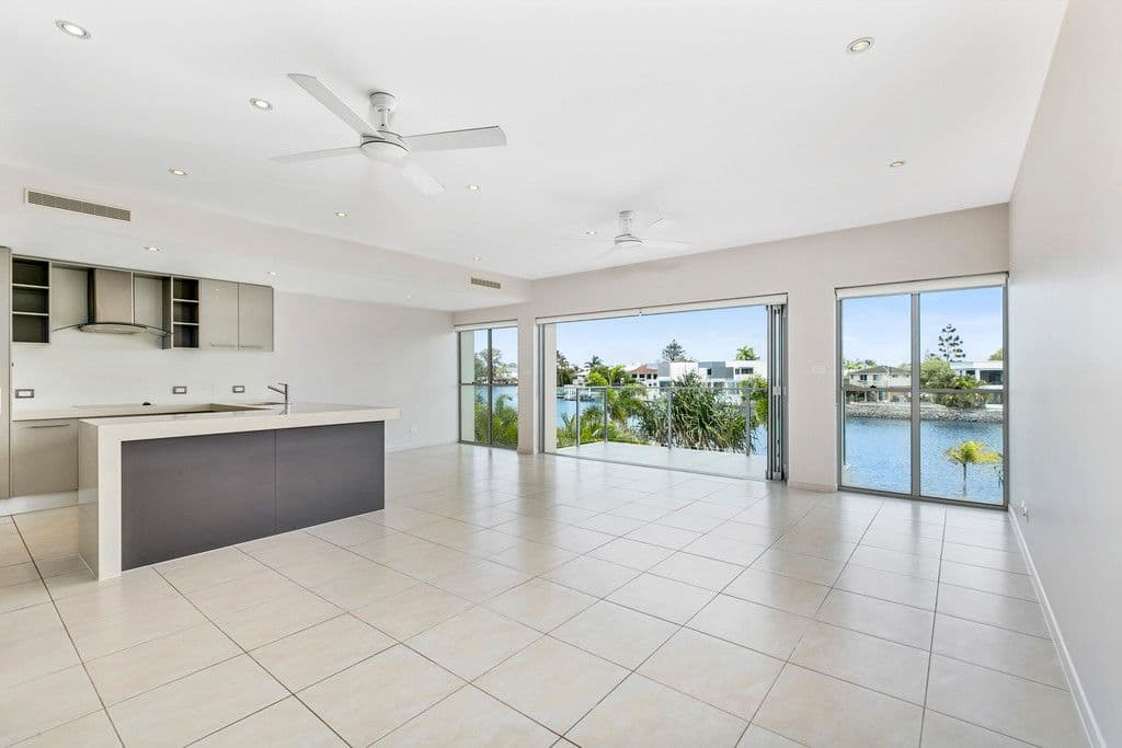 10 Ray Street, Runaway Bay QLD 4216, Runaway Bay - Thumbnail 3