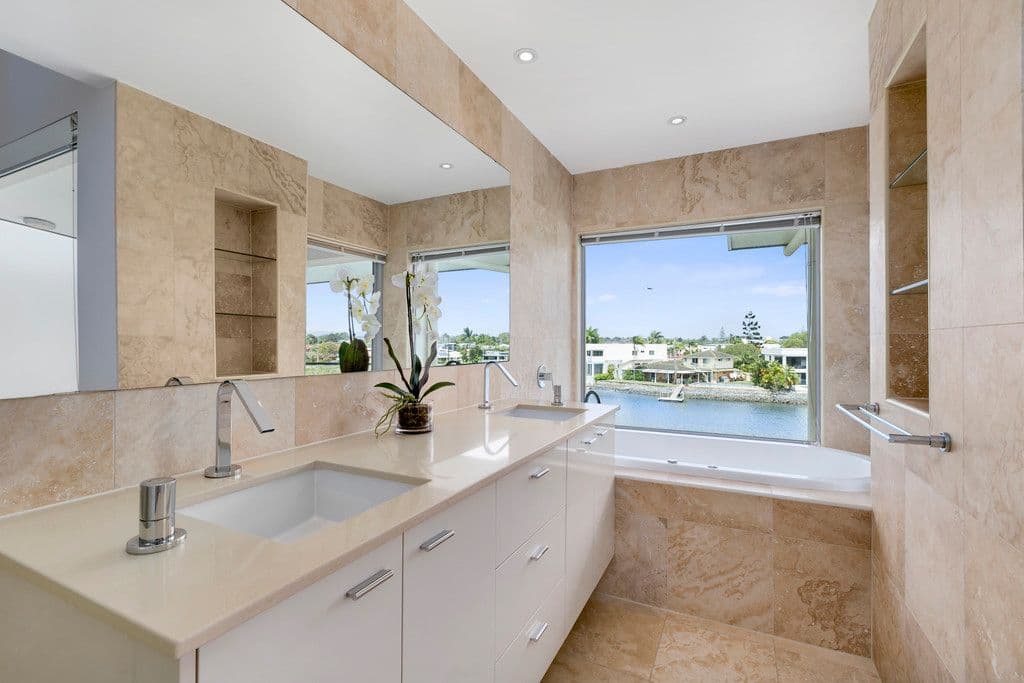 10 Ray Street, Runaway Bay QLD 4216, Runaway Bay - Thumbnail 4
