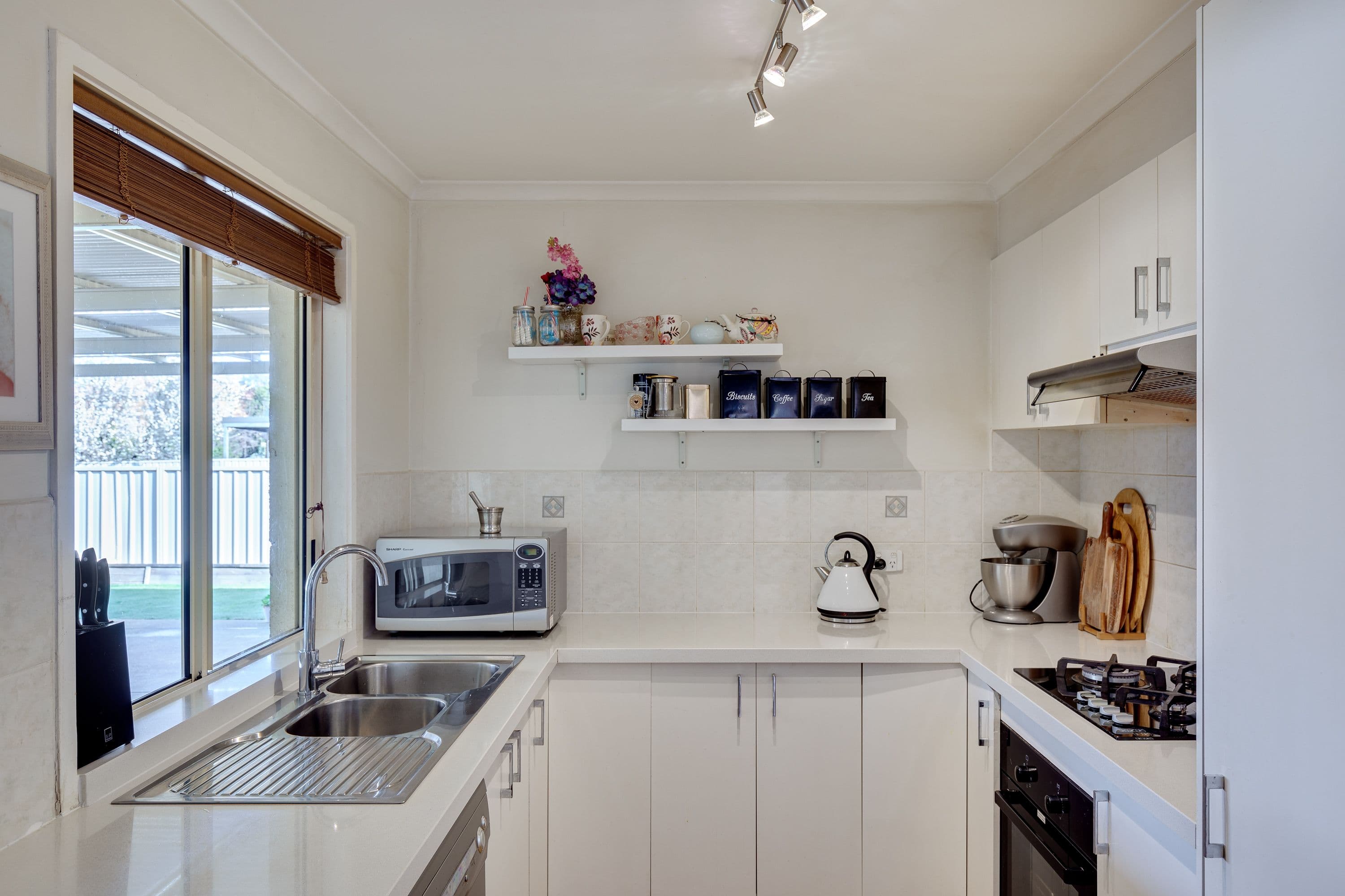 5 Waterford Avenue, Craigieburn VIC 3064, Craigieburn - Thumbnail 2