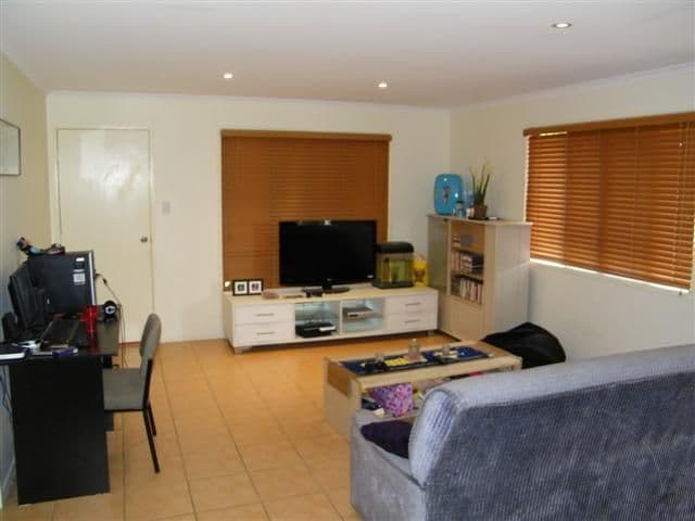 44 Ann Street, GLADSTONE QLD 4680, South Gladstone - Thumbnail 2