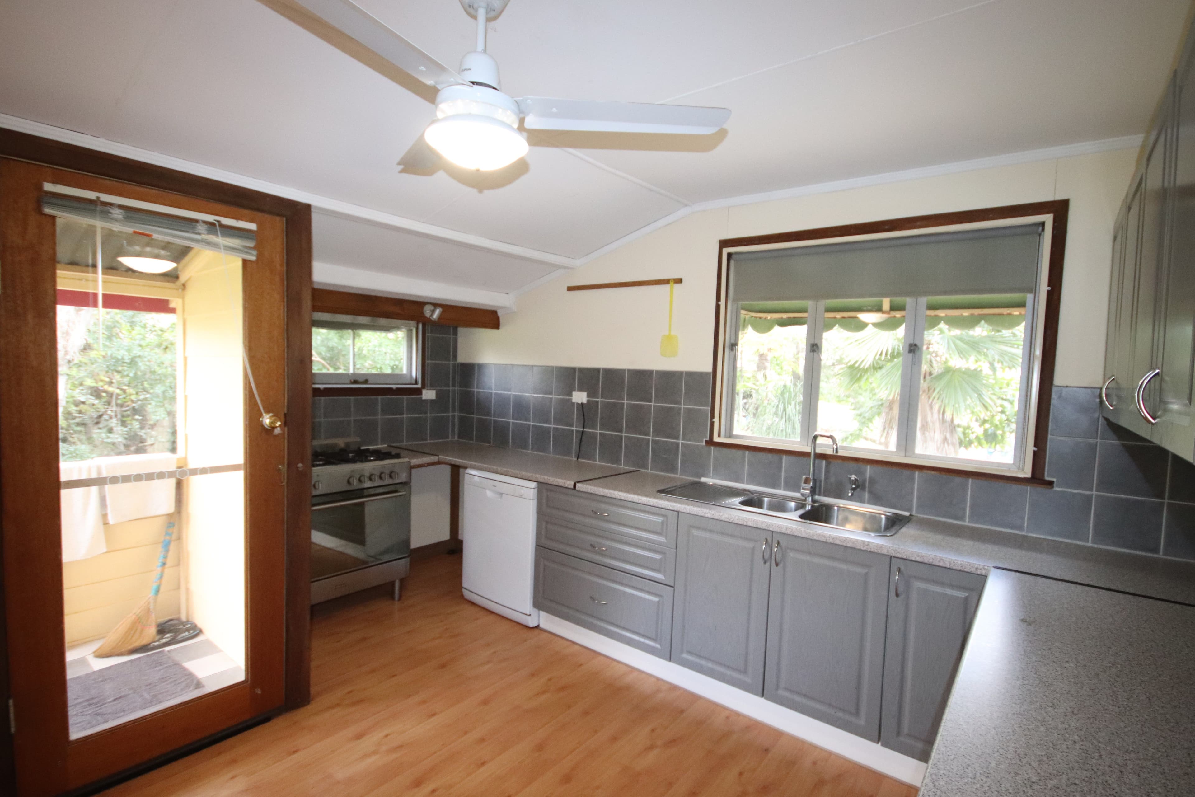 16 Stuart Russell Street, Mundubbera QLD 4626, Mundubbera - Thumbnail 2