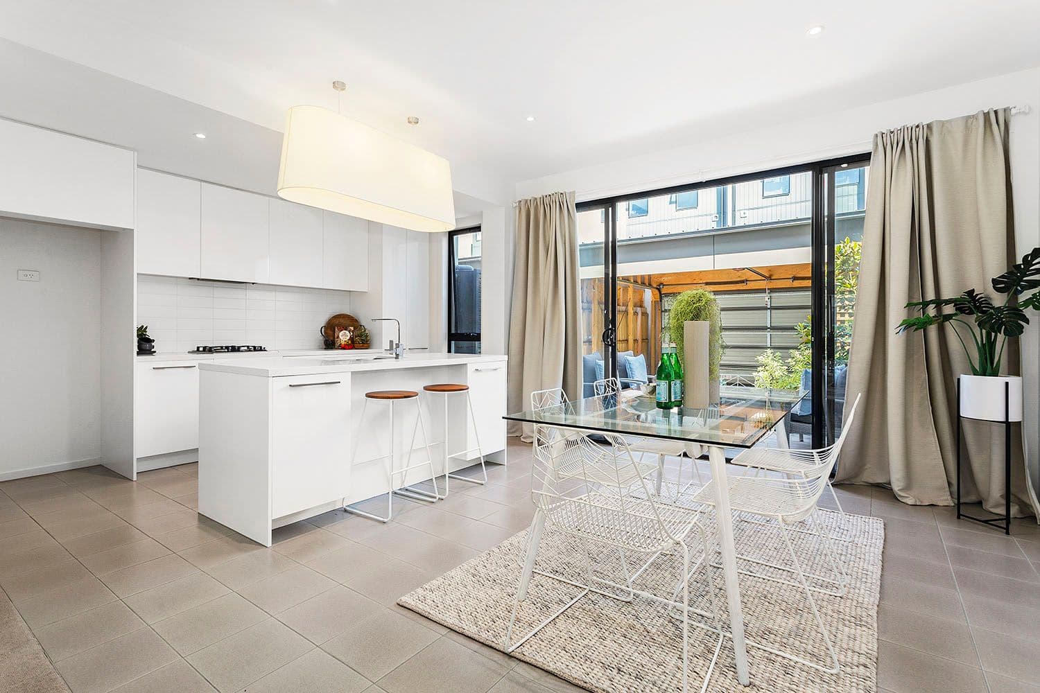 10 Mulberry Avenue, Cheltenham VIC 3192, Cheltenham - Thumbnail 2
