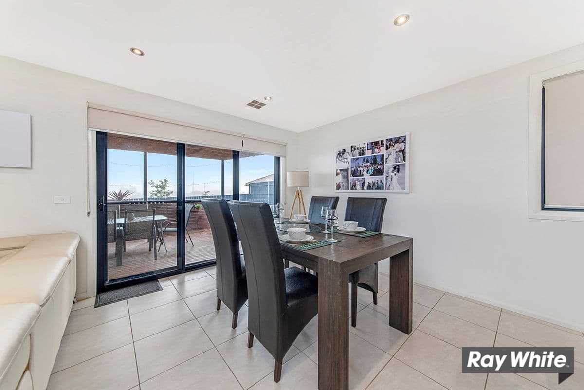 70 Refshauge Crescent, Macgregor ACT 2615, Macgregor - Thumbnail 2