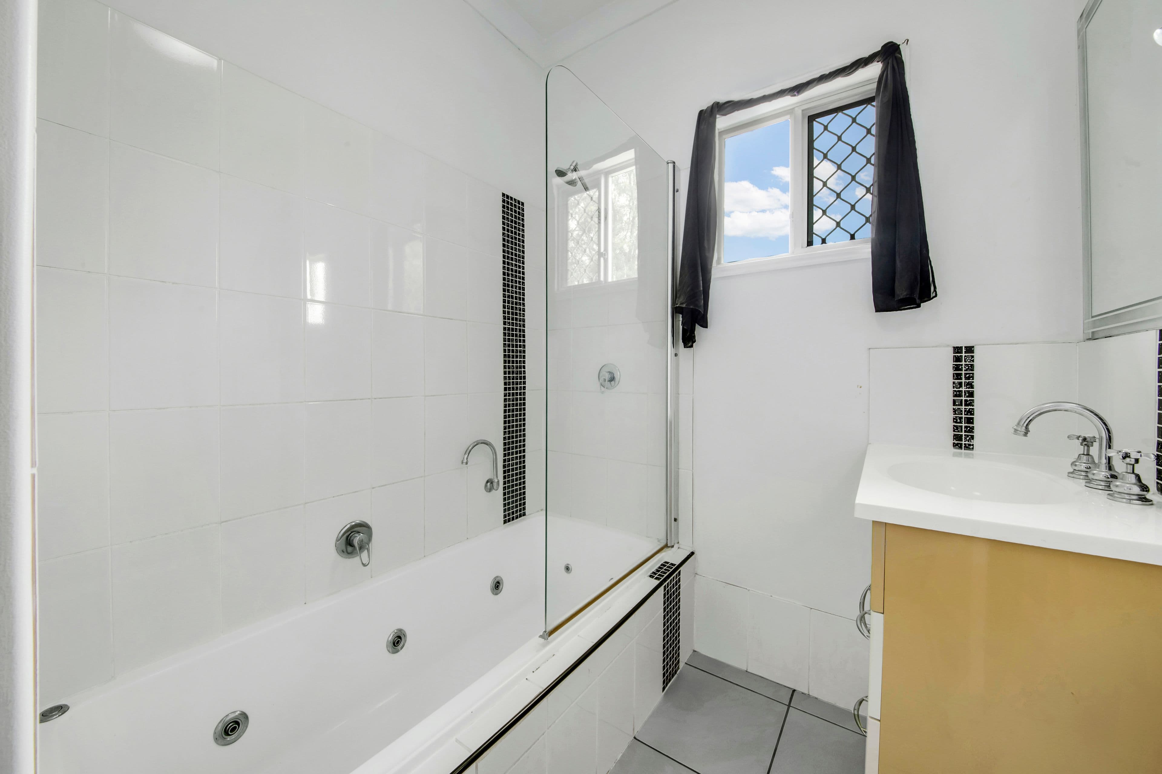 13 Buller Street, South Gladstone QLD 4680, South Gladstone - Thumbnail 5
