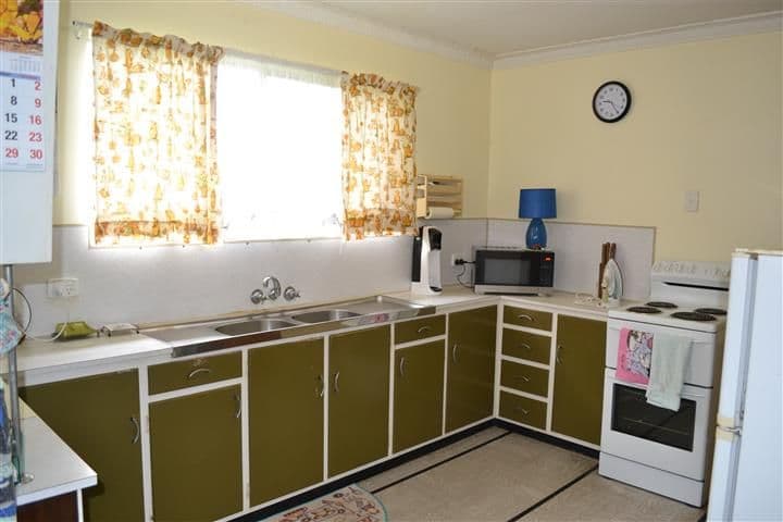 5 Steed Street, WEST GLADSTONE QLD 4680, West Gladstone - Thumbnail 2