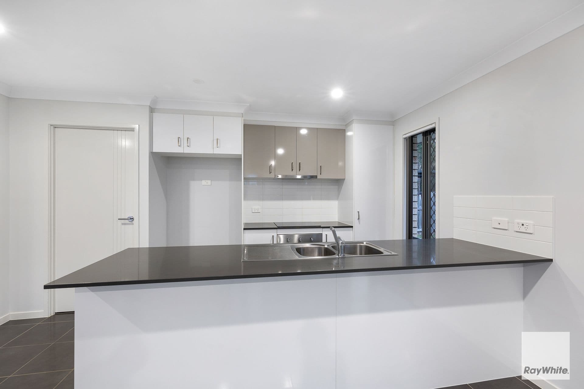 28 Bridgewater Crescent, Redland Bay QLD 4165, Redland Bay - Thumbnail 3