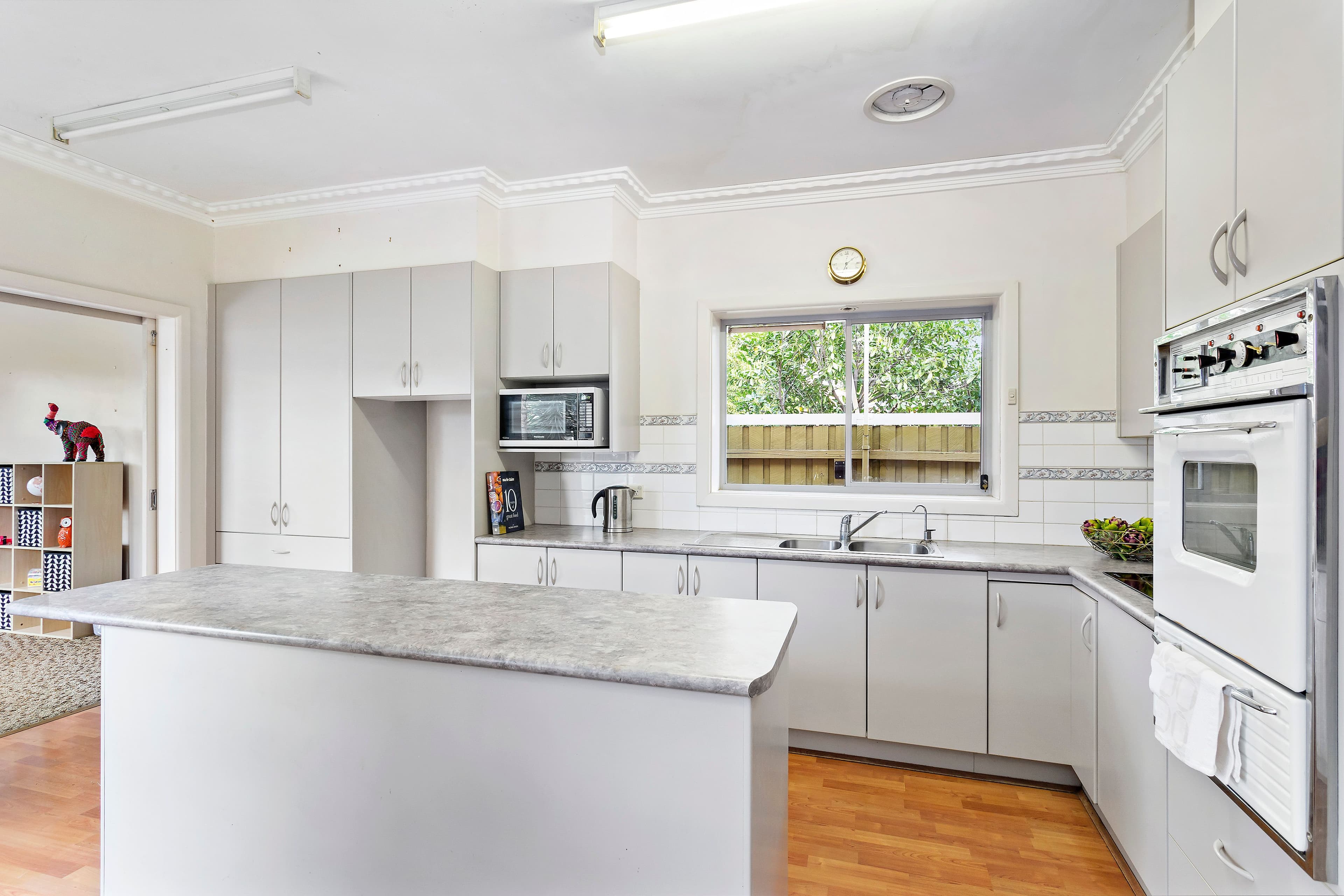 2 Mayfield Drive, Mount Waverley VIC 3149, Mount Waverley - Thumbnail 3