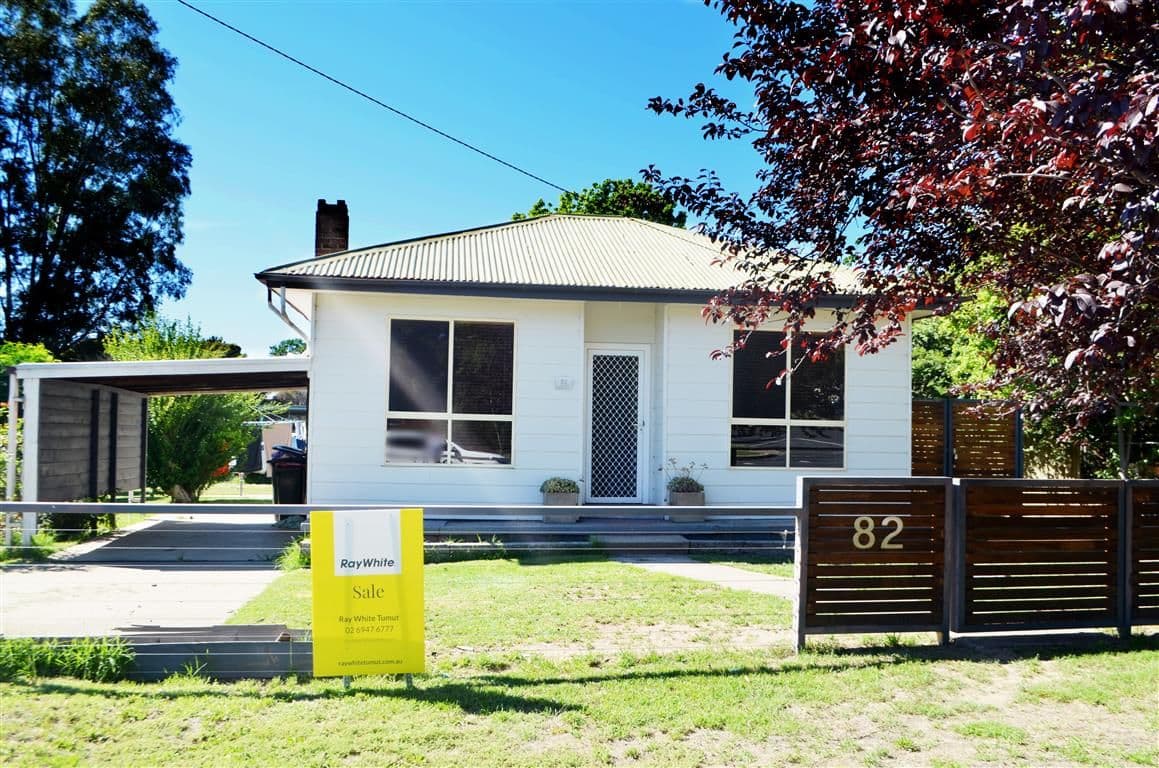 82 Sydney Street, Tumut - Image 1