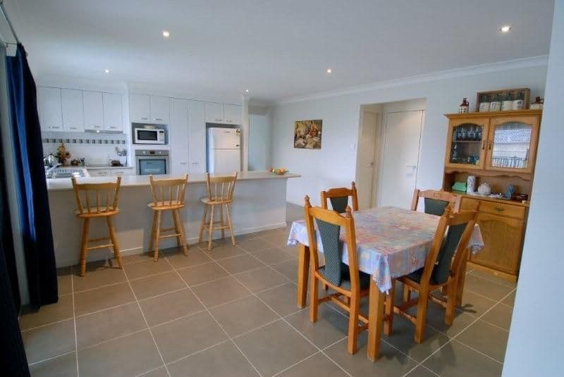8 Hillview Crescent, LITTLE MOUNTAIN QLD 4551, Little Mountain - Thumbnail 6